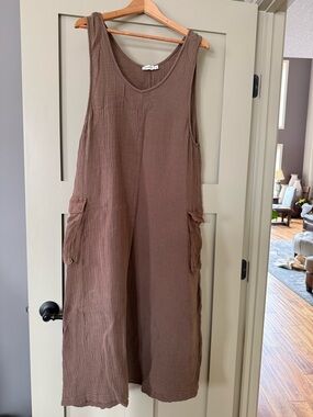 Sleeveless Brown Gauze Cargo Midi Dress